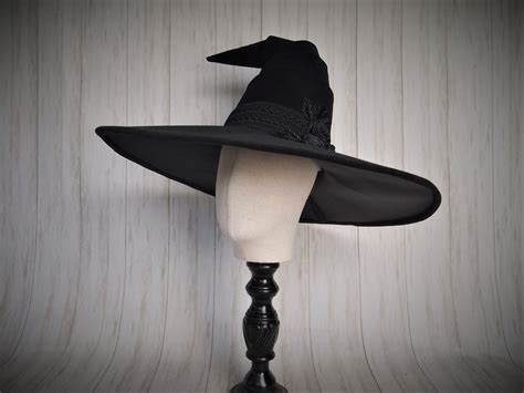 Fuchsia velvet witch hat